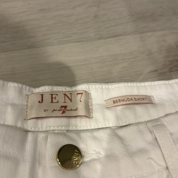 JEN 7 by 7 for All Mankind NWT White Denim Bermuda Shorts. - Picture 4 of 13